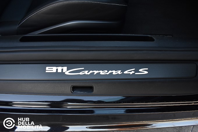 PORSCHE 911 Carrera 4S